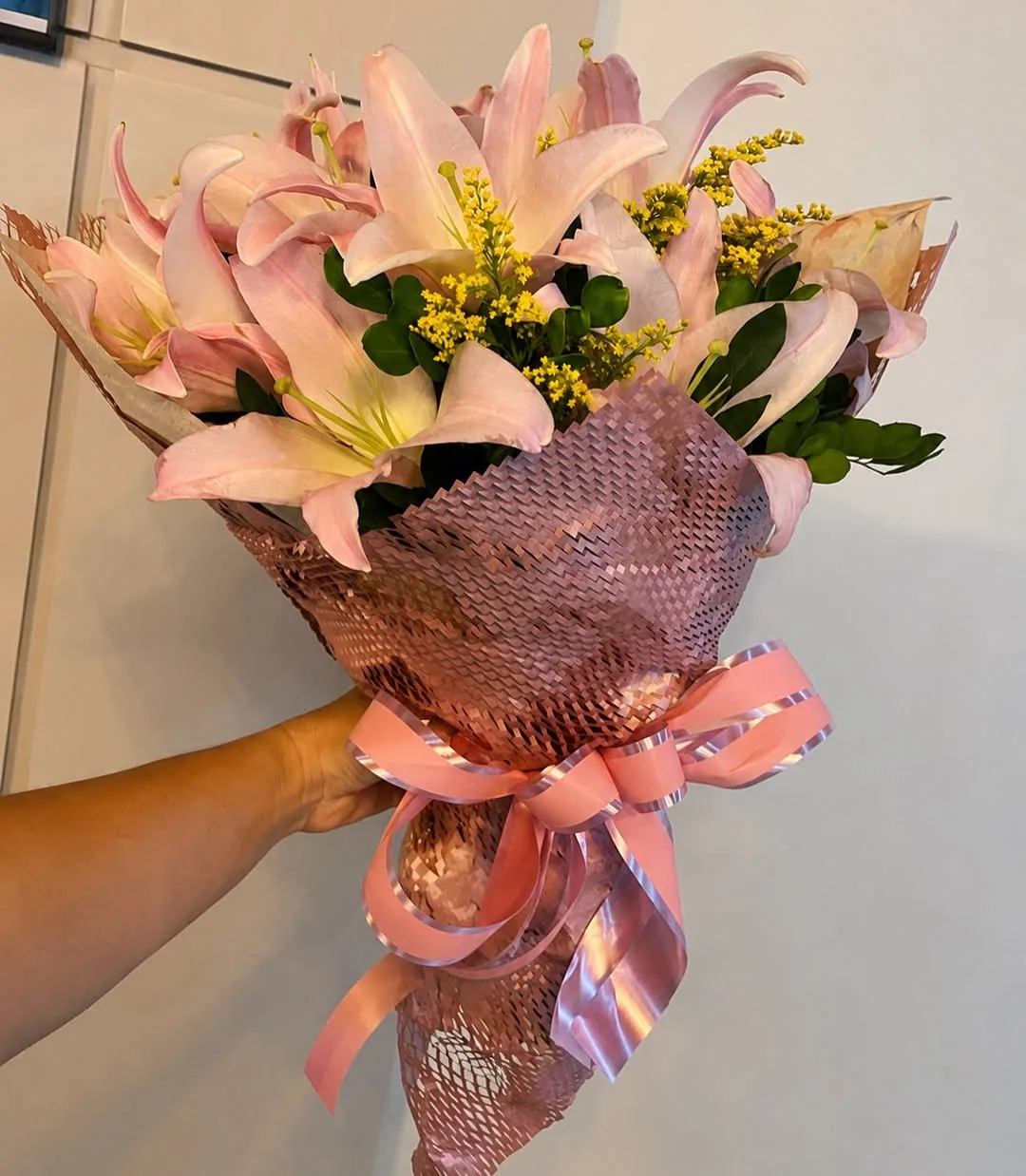 Buquê de lírios rosa do portfólio da Mayra